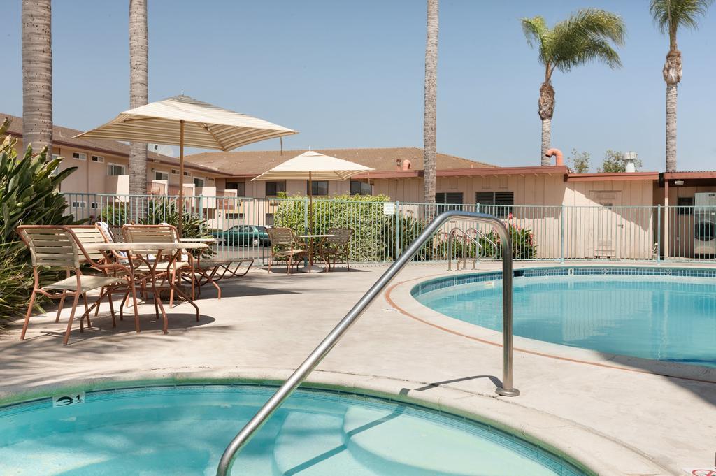Super 8 By Wyndham Oceanside Marty'S Valley Inn エクステリア 写真