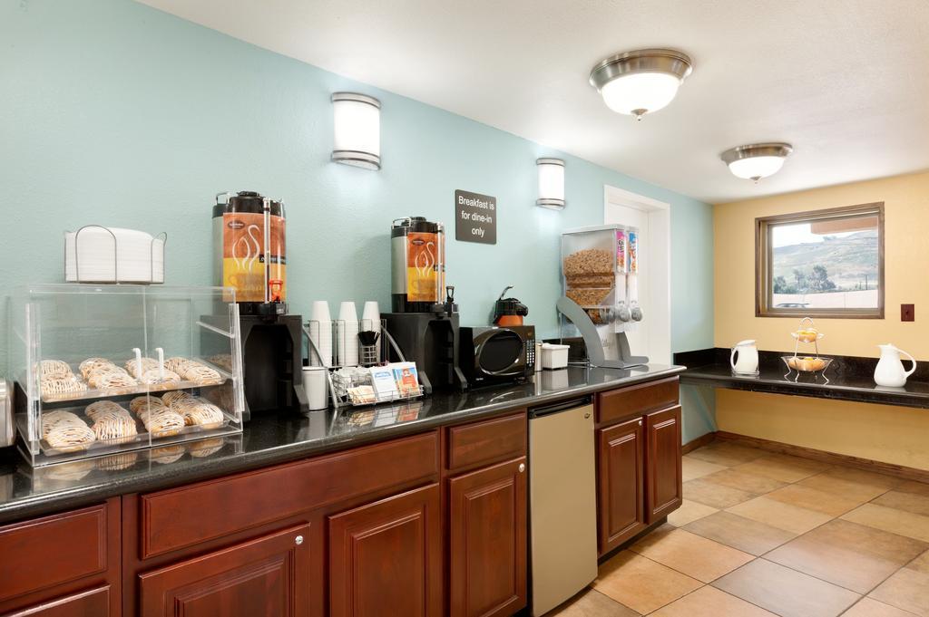 Super 8 By Wyndham Oceanside Marty'S Valley Inn エクステリア 写真
