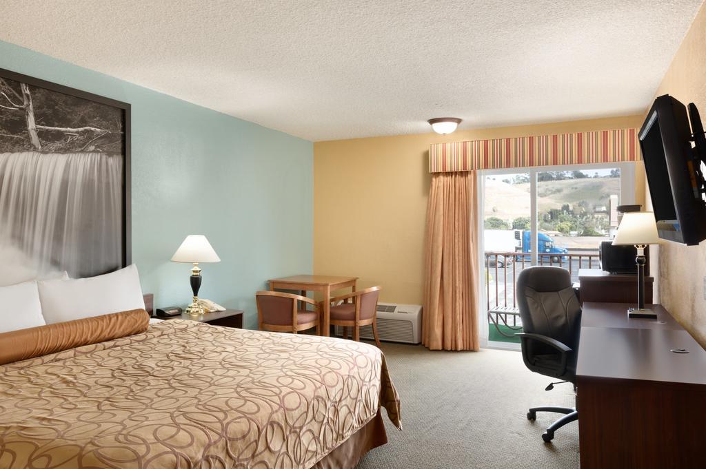 Super 8 By Wyndham Oceanside Marty'S Valley Inn 部屋 写真