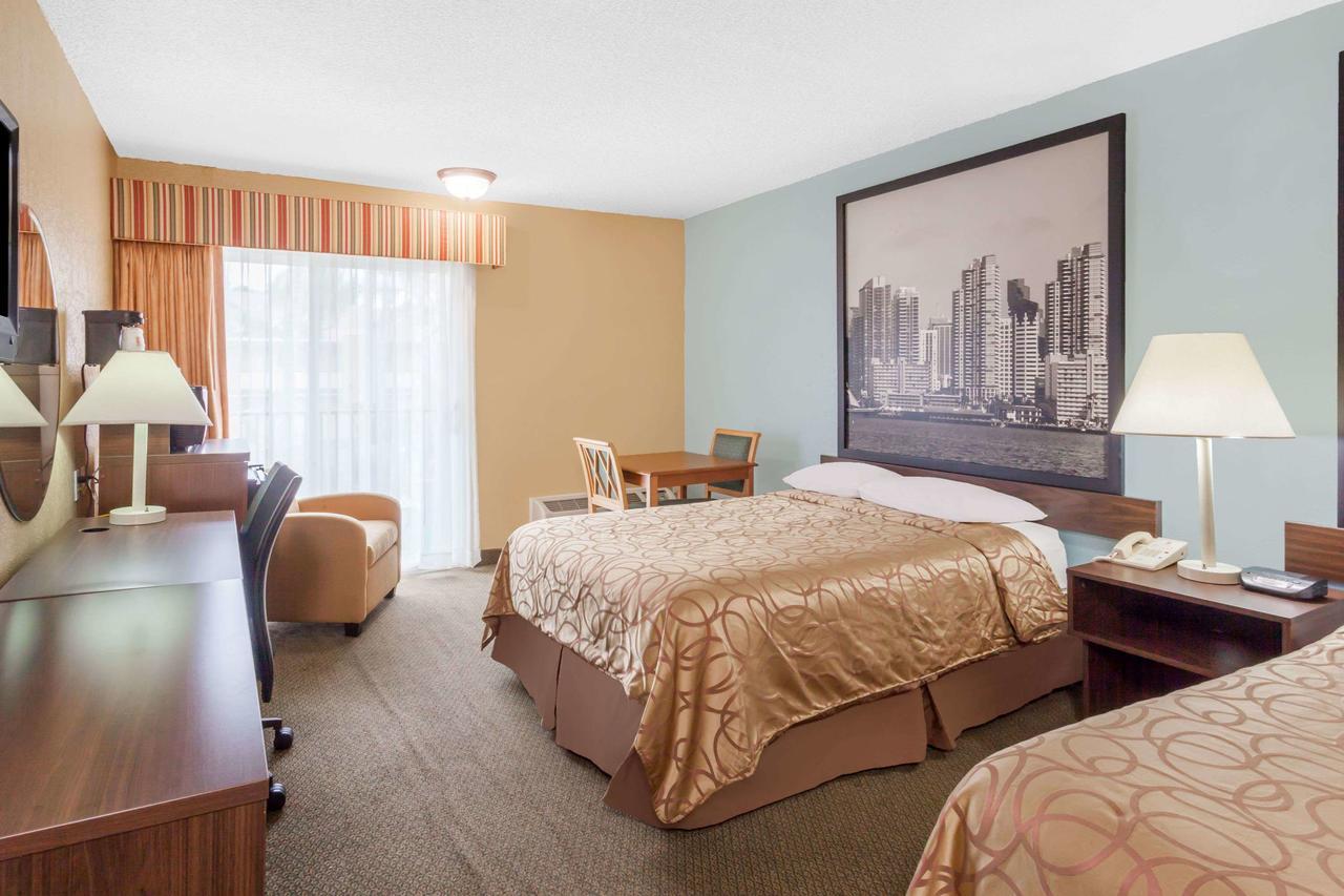 Super 8 By Wyndham Oceanside Marty'S Valley Inn エクステリア 写真