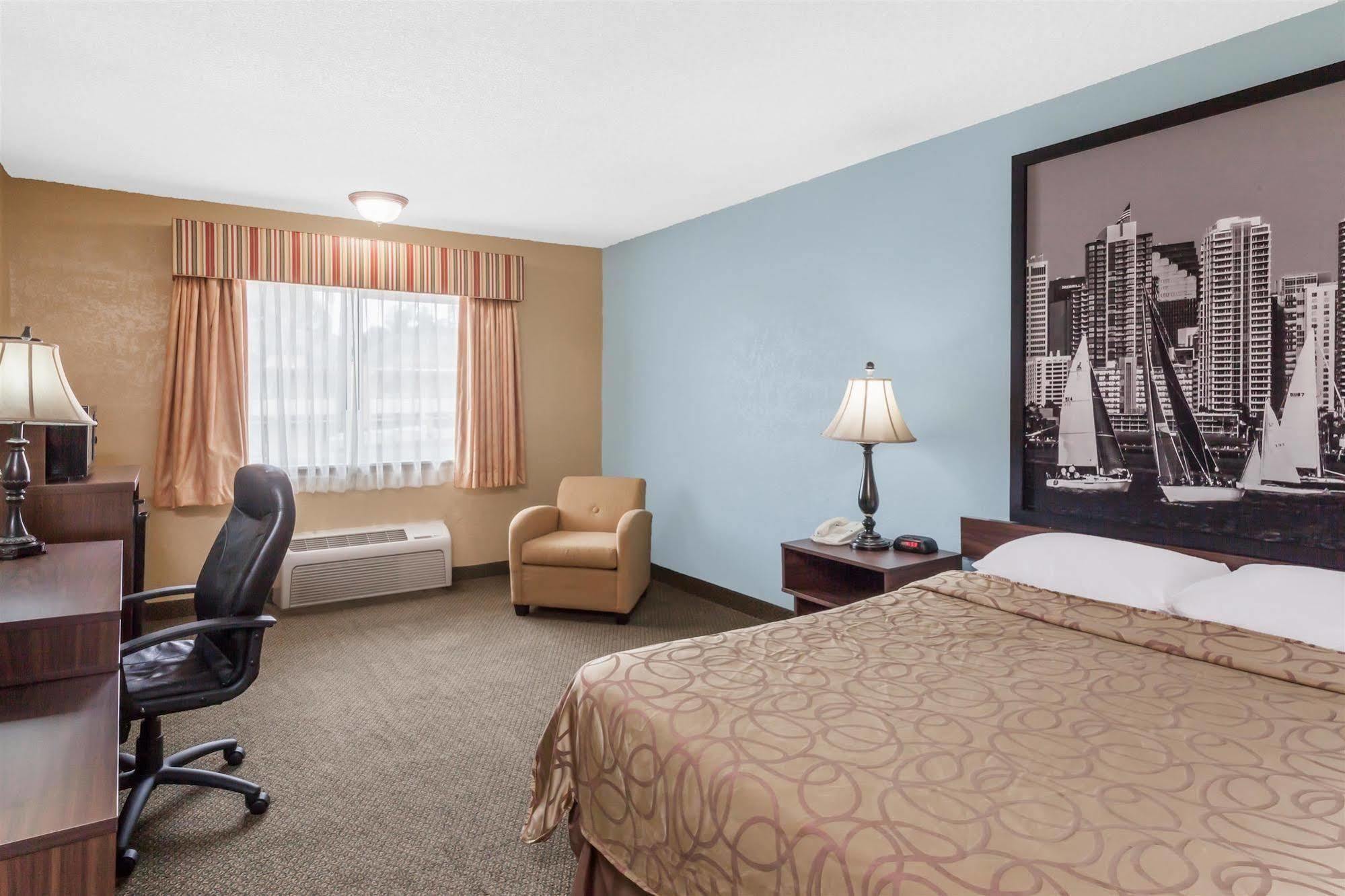Super 8 By Wyndham Oceanside Marty'S Valley Inn エクステリア 写真