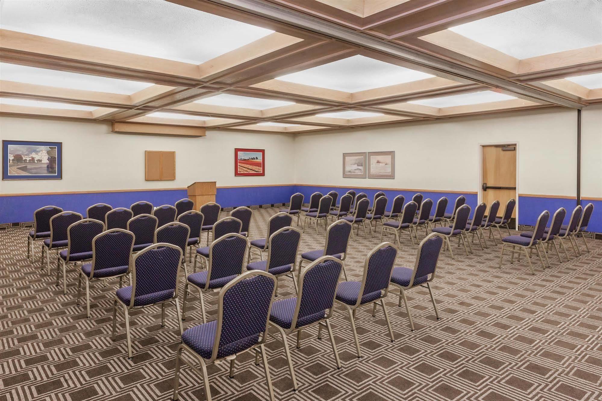 Super 8 By Wyndham Oceanside Marty'S Valley Inn エクステリア 写真