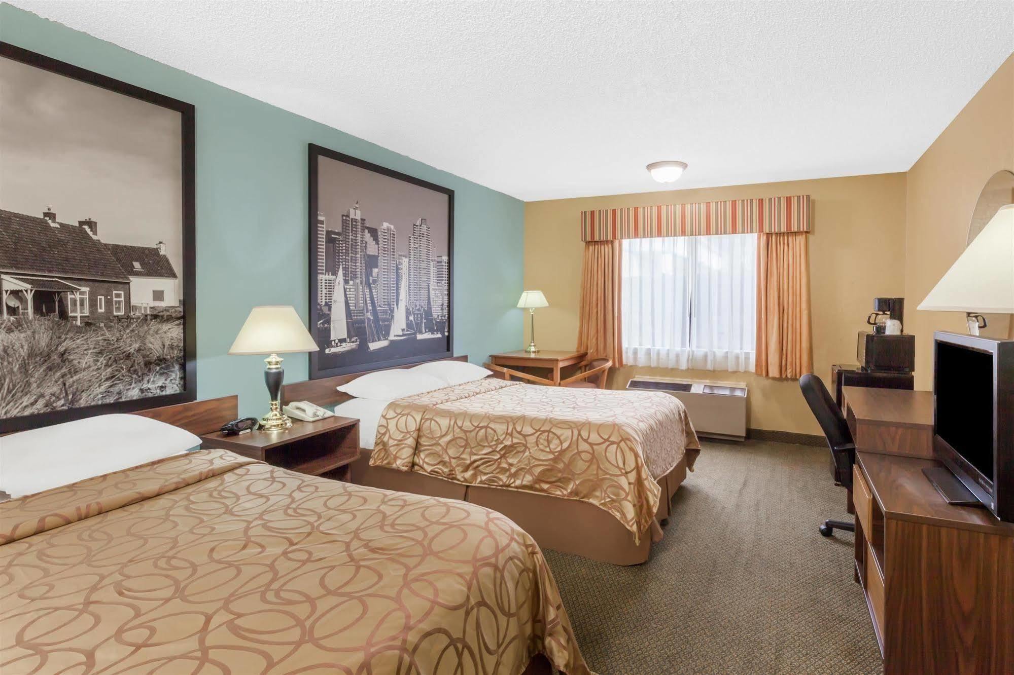 Super 8 By Wyndham Oceanside Marty'S Valley Inn エクステリア 写真