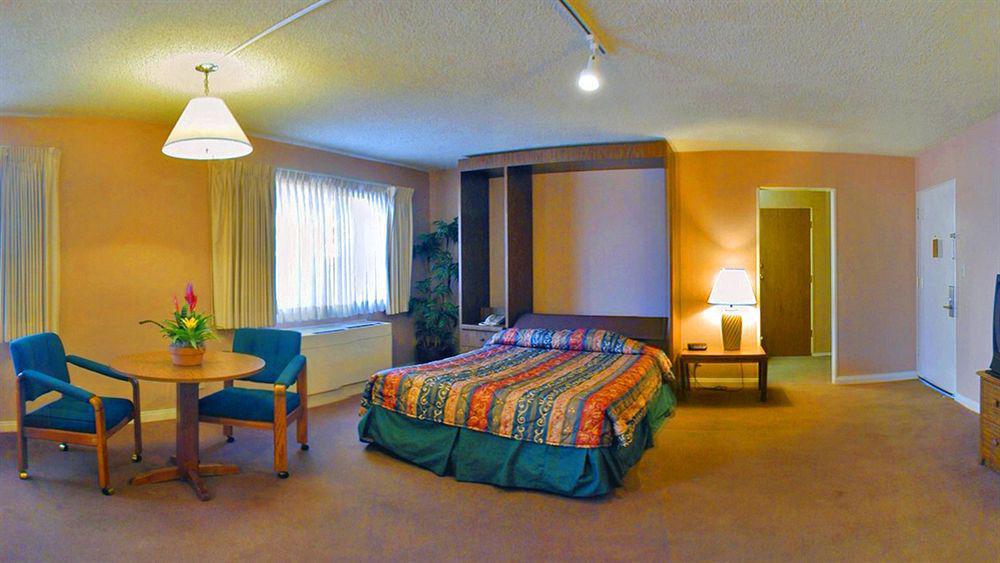 Super 8 By Wyndham Oceanside Marty'S Valley Inn エクステリア 写真