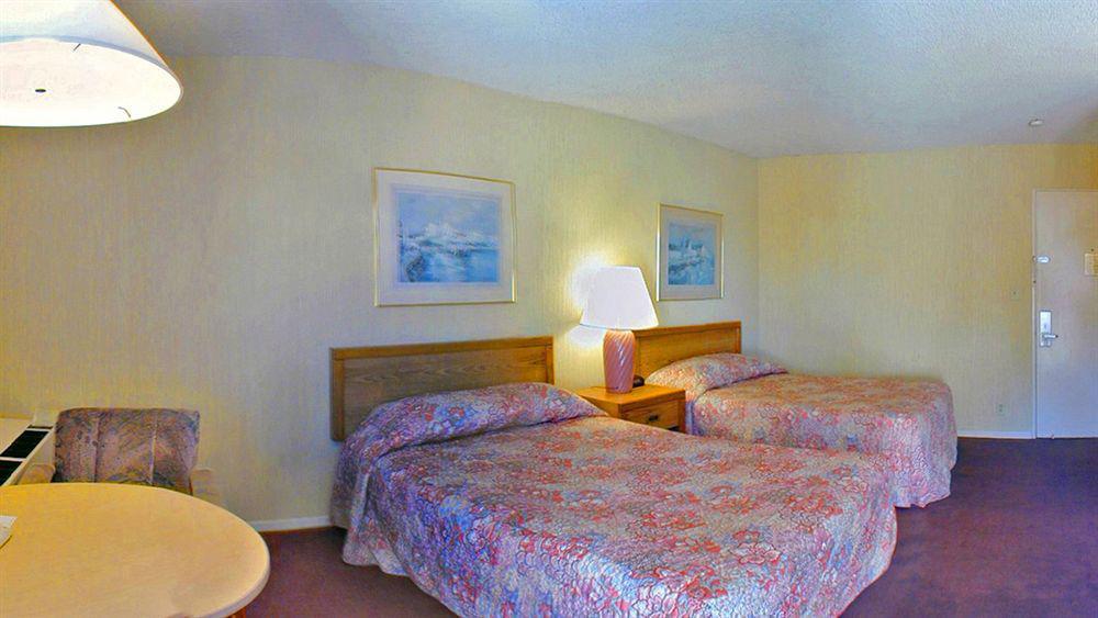 Super 8 By Wyndham Oceanside Marty'S Valley Inn エクステリア 写真